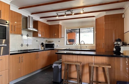 Lake Illawarra House | Sunny Shores House with Private Pool, pet friendly