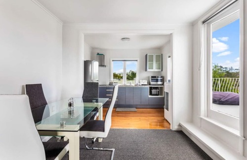 Henderson Apartment | Sunny Side Getaway with views and deck