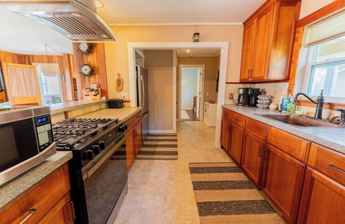 Manistique House | Sunny Side U.P.: Your Ultimate Summer Escape on Lake Michigan
