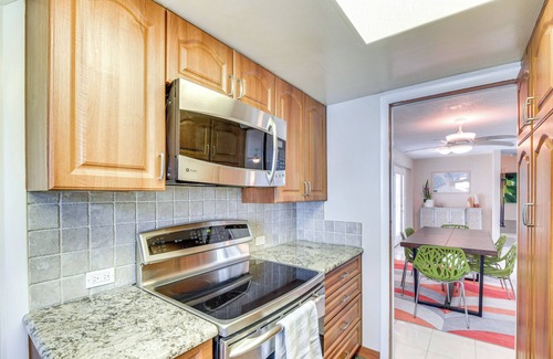 Palm Harbor Estates House | Sunny South Daytona Home w/Pool & Grill!