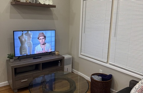 Brooklyn Apartment | Sunny Spacious - 2 bedroom, 2nd Floor Apartment