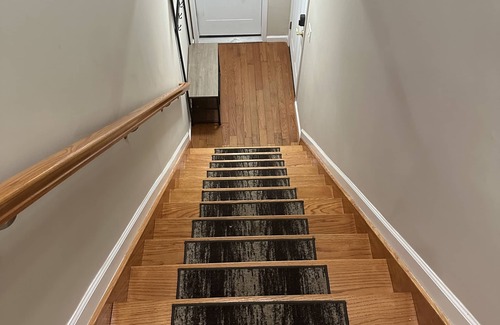 Brooklyn Apartment | Sunny Spacious - 2 bedroom, 2nd Floor Apartment