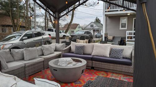 Fairfield Apartment | Sunny & Spacious 2BD 1BA WFH Apt-Huge Yard & Patio
