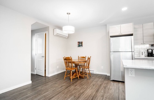 Winnipeg House | Sunny, Spacious 3 Br. Suite, close to downtown