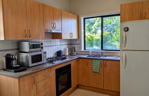 Allambie Heights Apartment | Sunny Spacious Suite + Outdoor Spa - close to Manly