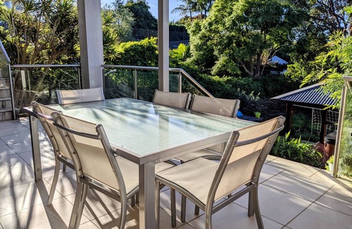Allambie Heights Apartment | Sunny Spacious Suite + Outdoor Spa - close to Manly