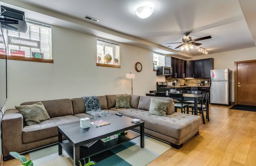 Bucktown Condo | Sunny & Spacious Bucktown 3Bd/2Ba w/Laundry