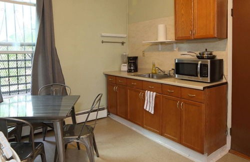 Newport Apartment | Sunny, Spacious Floor-Through Apartment - Downtown Jersey City - JCretreat