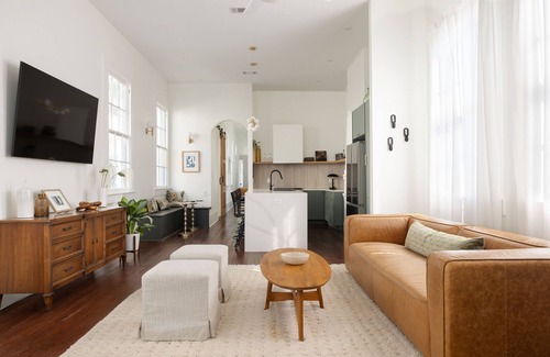 Faubourg Delassize House | Sunny Spacious Garden District Home