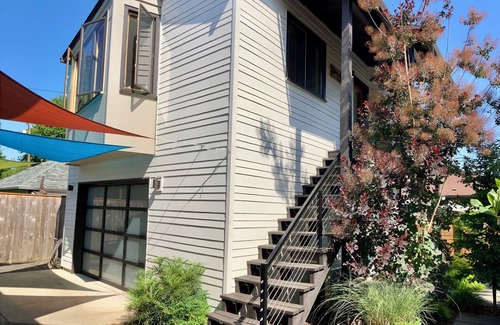 Sellwood-Moreland Apartment | Sunny, spacious, modern apartment offering country + urban life in hip Sellwood