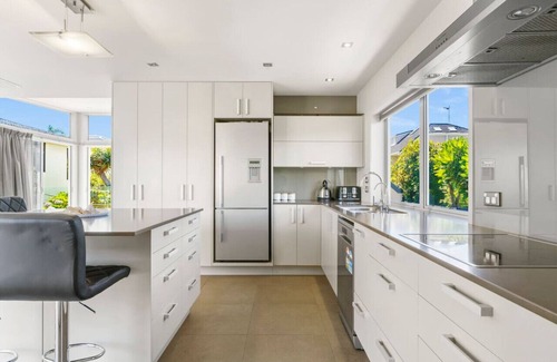 Mount Maunganui House | Sunny & Spacious Beach Villa