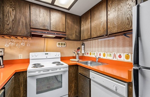 Bear Valley Condo | Sunny, Spacious & Pet Friendly - Creekside #39 by Bear Valley Vacation Rentals