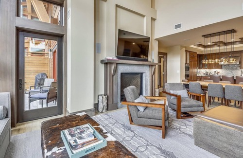 Stowe Area Condo | Sunny Spruce: 4 br at Spruce Peak, ski-in/ski-out, fireplace, a/c!
