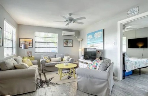 St. Pete Beach House | Sunny St. Pete Beach Hideaway - 1br 1ba - 6min walk to the beach