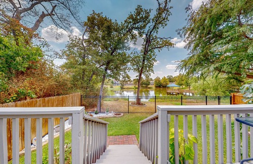 College Station House | Sunny stay between Houston and Austin with pond views, deck, & modern interior