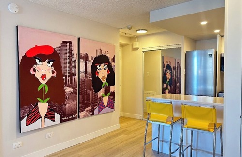 Shaughnessy Village Apartment | Sunny stay Downtown Montreal-Fast wifi/2min from metro!