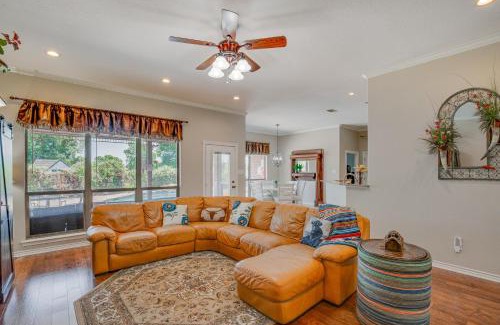 Stephenville House | Sunny Stephenville Home with Pool 4 Mi to Downtown