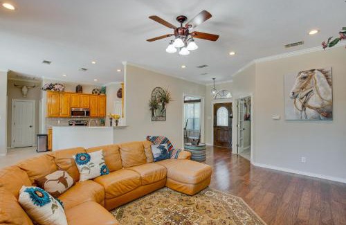 Stephenville House | Sunny Stephenville Home with Pool 4 Mi to Downtown