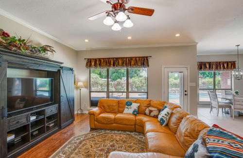 Stephenville House | Sunny Stephenville Home with Pool 4 Mi to Downtown