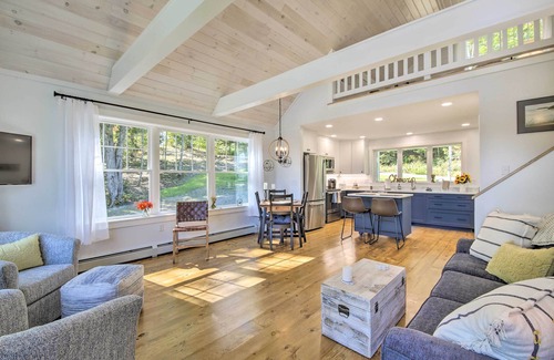 Sandy Point Cottage | Sunny Stockton Springs Home < 1 Mi to Beach!