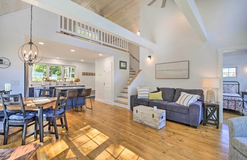 Sandy Point Cottage | Sunny Stockton Springs Home < 1 Mi to Beach!