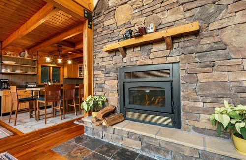 Keedysville Cabin | Sunny Streams Cabin - Sunset Views w/a Hot Tub!