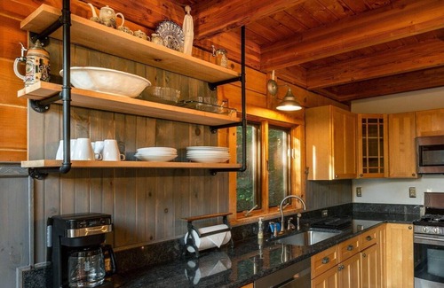 Keedysville Cabin | Sunny Streams Cabin - Sunset Views w/a Hot Tub!