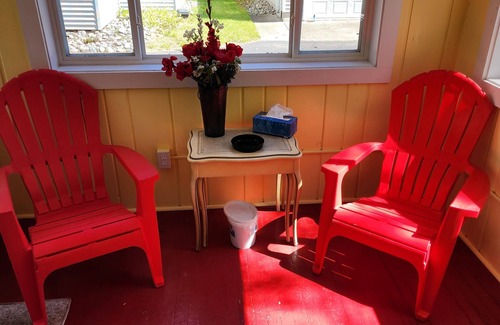 Northeastern Michigan Cottage | Sunny Studio Cottage steps away from the shores of Lake Huron in Greenbush, MI
