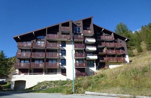 Isola Apartment | Sunny Studio in Isola: Ski-In Access, WiFi, Near Center