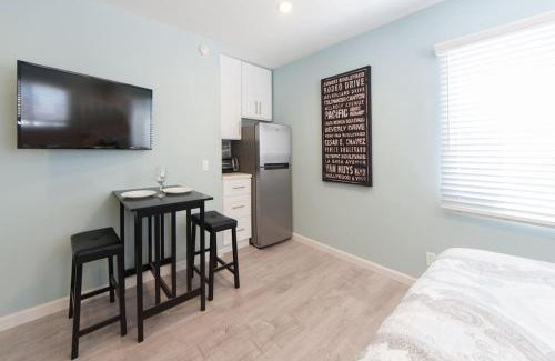 Venice Apartment | Sunny Studio in the Heart of Venice Beach - #6