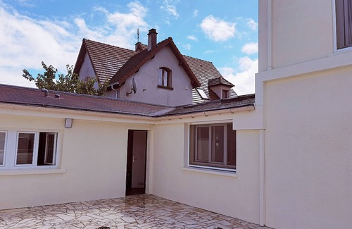 Villemomble Apartment | Sunny Studio near métro & Paris with Free Parking（N2)