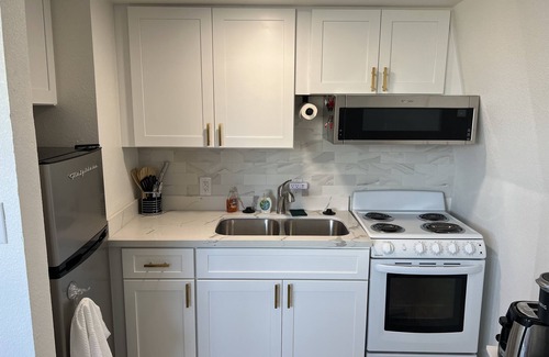 Townsite Apartment | Sunny Studio near Water Street - Unit An