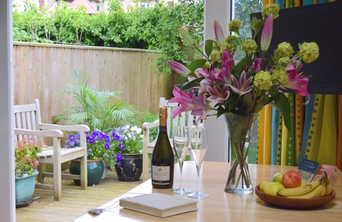 Oxford Apartment | Sunny Studio with parking and privacy in Oxford