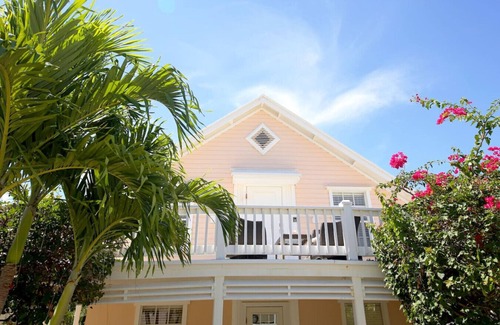Governor's Harbour Cottage | Sunny & Stylish 1BR Upstairs Cottage Apartment