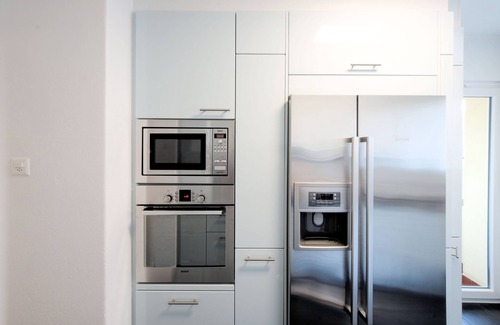 District 7 Apartment | Sunny & Stylish 3 Bedroom Apartment, 20 min from City Centre. 2nd Floor.