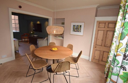 Heworth Apartment | Sunny, stylish character apartment next to park