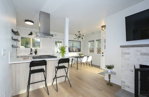 Camas Apartment | Sunny & stylish space in walkable neighborhood, 15min to pdx