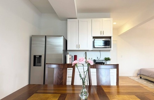 Des Moines Apartment | Sunny Suite Studio, private entrance & bathroom, near Seattle & SeaTac Airport.