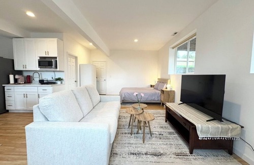 Des Moines Apartment | Sunny Suite Studio, private entrance & bathroom, near Seattle & SeaTac Airport.