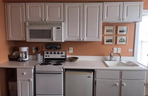 Frankfort House | Sunny suite w/private entrance; view of Betsie Bay one block from Lake Michigan