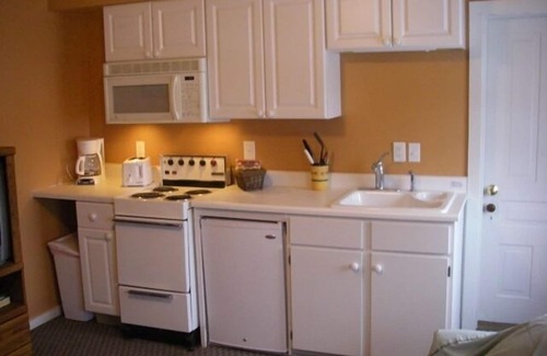 Frankfort House | Sunny suite w/private entrance; view of Betsie Bay one block from Lake Michigan