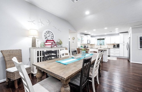 Indian Beach House | Sunny Susan’s. Water Views. Walk to the beach!