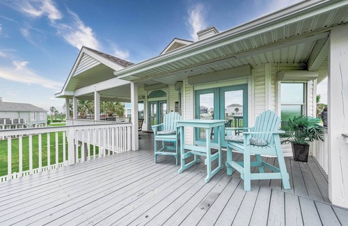 Indian Beach House | Sunny Susan’s. Water Views. Walk to the beach!