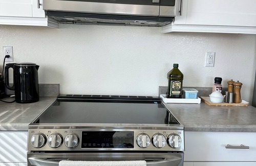 Victorville House | Sunny & Sweet Getaway