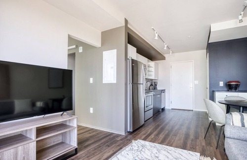 Theatre District Apartment | Sunny Theatre District 1BR w/Gym & W/D, near Boylston T, by Blueground