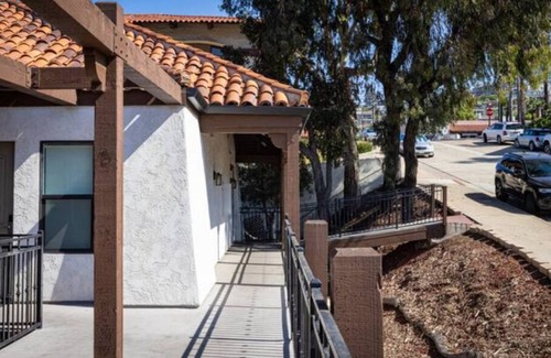 Mission Hills House | Sunny Top Floor Old Town Studio by SeaWorld + All