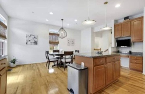 Ellicott City House | Sunny Townhome/4Br/2.5Bath