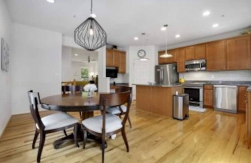 Ellicott City House | Sunny Townhome/4Br/2.5Bath