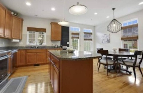 Ellicott City House | Sunny Townhome/4Br/2.5Bath