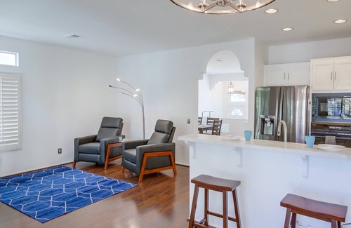University City House | Sunny Townhouse in La Jolla UTC